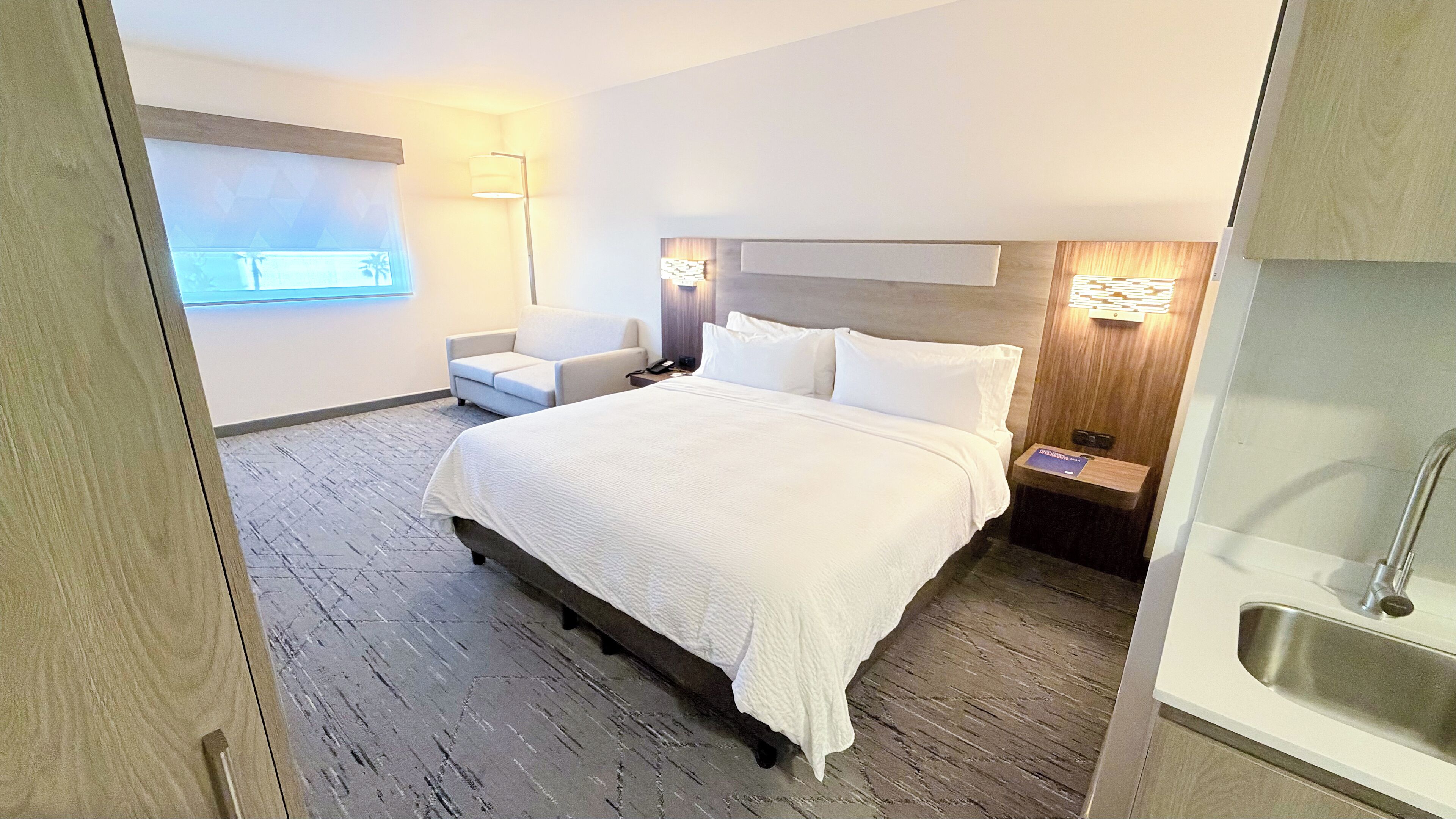 Suite, 1 cama de matrimonio grande | Caja fuerte, cortinas opacas, sistema de insonorización