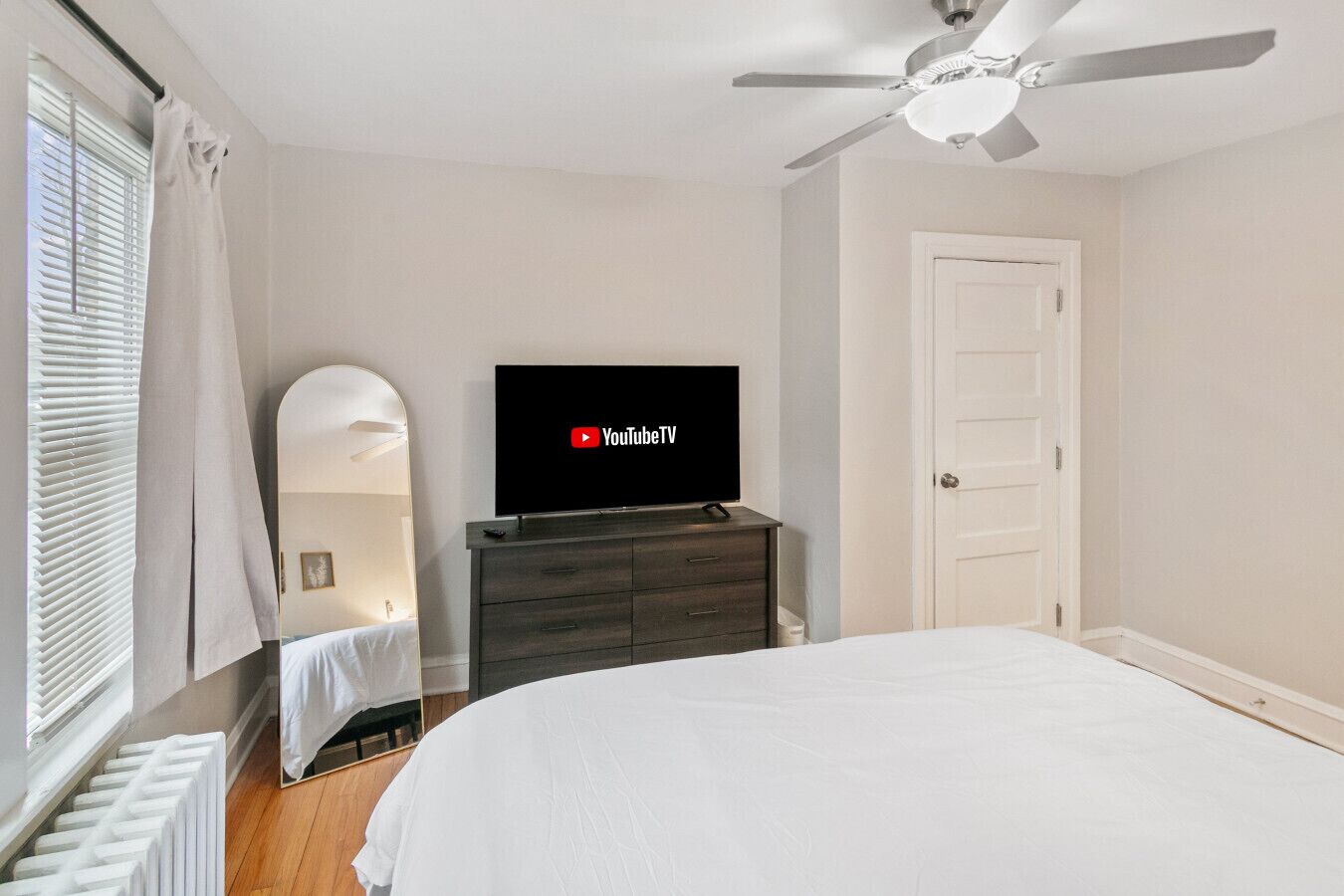 Desk, iron/ironing board, travel cot, WiFi