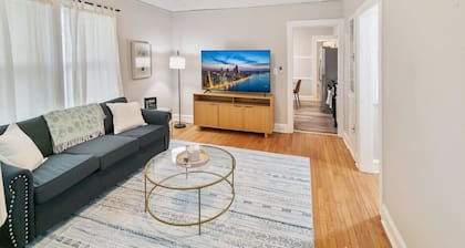 Cozy Highwood Apt- 4 Bed 2 train stops to Naval Base!