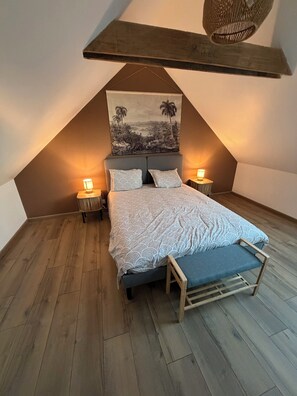 2 slaapkamers, een strijkplank/strijkijzer, wifi, beddengoed