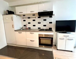 Fridge, microwave, oven, stovetop - Bright 1 Bedroom near République Paris 10th (Paris)