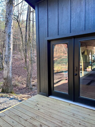 Brand New Haven in the woods W/Spa Tub