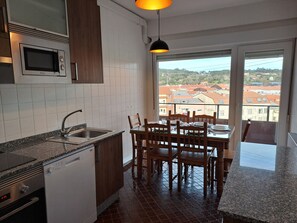 ميكروويف، فرن، موقد طهي مسطح، غسالة أطباق