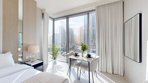 1 bedroom, iron/ironing board, WiFi, bed sheets - Chic Upgraded Studio l City Views l Dubai Marina (Dubai Marina)