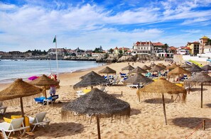 Sun-loungers - Three bedroom town house in the historic center of Cascais (Cascais)