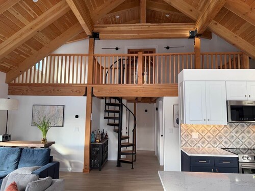New in '26 The Carriage House at Boulder Mountain View in White Mountains NH