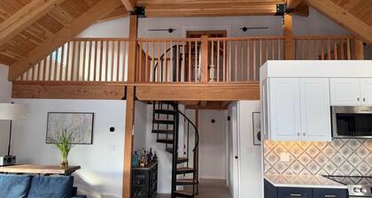 New in '26 The Carriage House at Boulder Mountain View in White Mountains NH