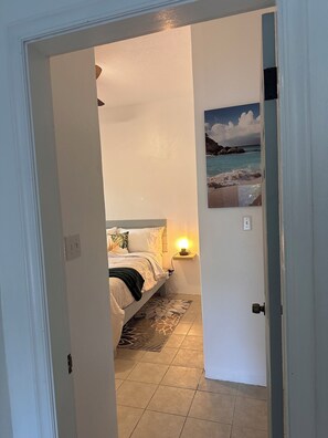 2 habitaciones, tabla de planchar con plancha, wifi y ropa de cama 