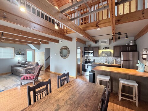 Cozy and stylish cabin on the outskirts of Can Buren, AR - 1 bed, full laundry!