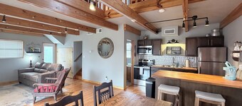 Cozy and stylish cabin on the outskirts of Can Buren, AR - 1 bed, full laundry!