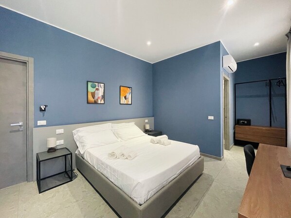 Deluxe Double Room | In-room safe, desk, blackout curtains, soundproofing - Granatelli Rooms (Palermo)