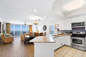 Fridge, microwave, oven, stovetop - San Carlos 1709| Beach Front (Gulf Shores)