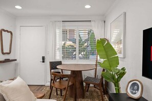 Living area and front entry.  - 1 Block to Bay - Boutique 1BR with Parking - Mission Beach (San Diego)