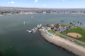 Just a short walk away you'll find sailing and stand up paddle board rentals. - 1 Block to Bay - Boutique 1BR with Parking - Mission Beach (San Diego)