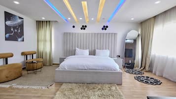 Appartamento Deluxe, vista mare | Tende oscuranti, ferro/asse da stiro, Wi-Fi gratuito