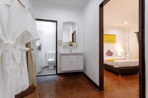 Bathroom - Baan Singharaj Old City (Chiang Mai)