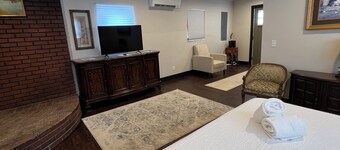 Cute Cottage Located Near Diamond Mills and falls. Perfect for HITS and Skiiers.