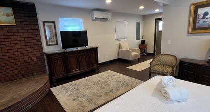 Cute Cottage Located Near Diamond Mills and falls. Perfect for HITS and Skiiers.