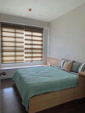 Suite de base, 1 chambre, accès au bar-salon, vue sur la ville | Draps en coton égyptien, literie de qualité, couette en duvet