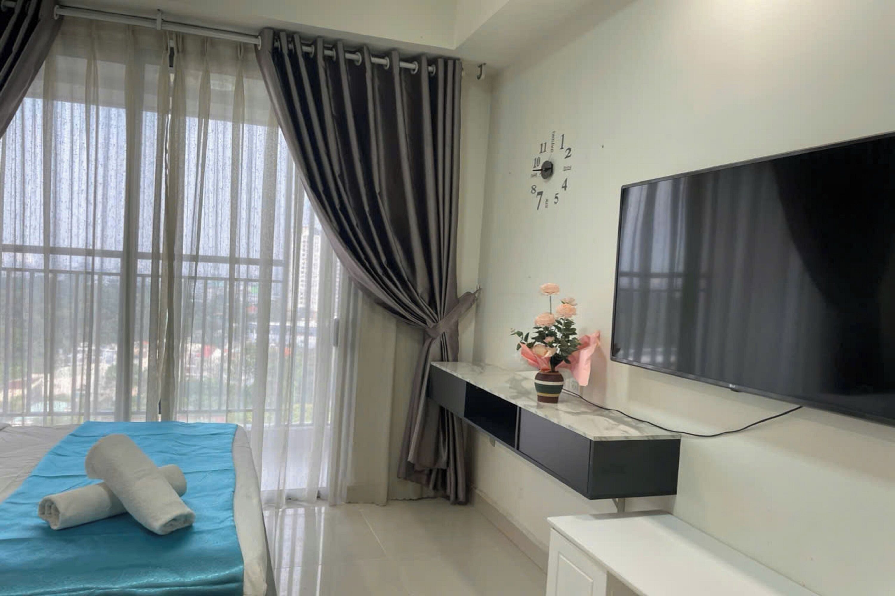 Egyptian cotton sheets, premium bedding, down comforters