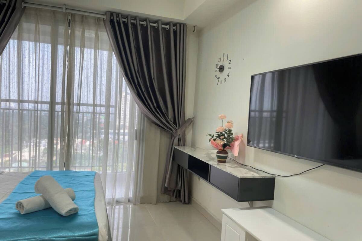 Egyptian cotton sheets, premium bedding, down comforters