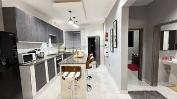 Apartment, 2 Bedrooms, Accessible, Smoking | Interior