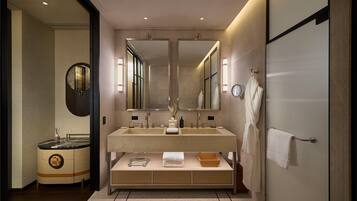 Amenidades de baño de diseñador, toallas, jabón, shampoo
