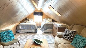 TV - Heaven on Cranberry in Dennisport: Perfect for Families-1/2 mile to Beach (Dennis)