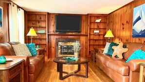 TV - Heaven on Cranberry in Dennisport: Perfect for Families-1/2 mile to Beach (Dennis)