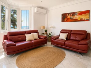 TV - Stunning SeaView with private terrace, BBQ, office (Torremolinos)