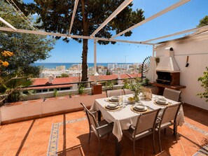 Outdoor dining - Stunning SeaView with private terrace, BBQ, office (Torremolinos)