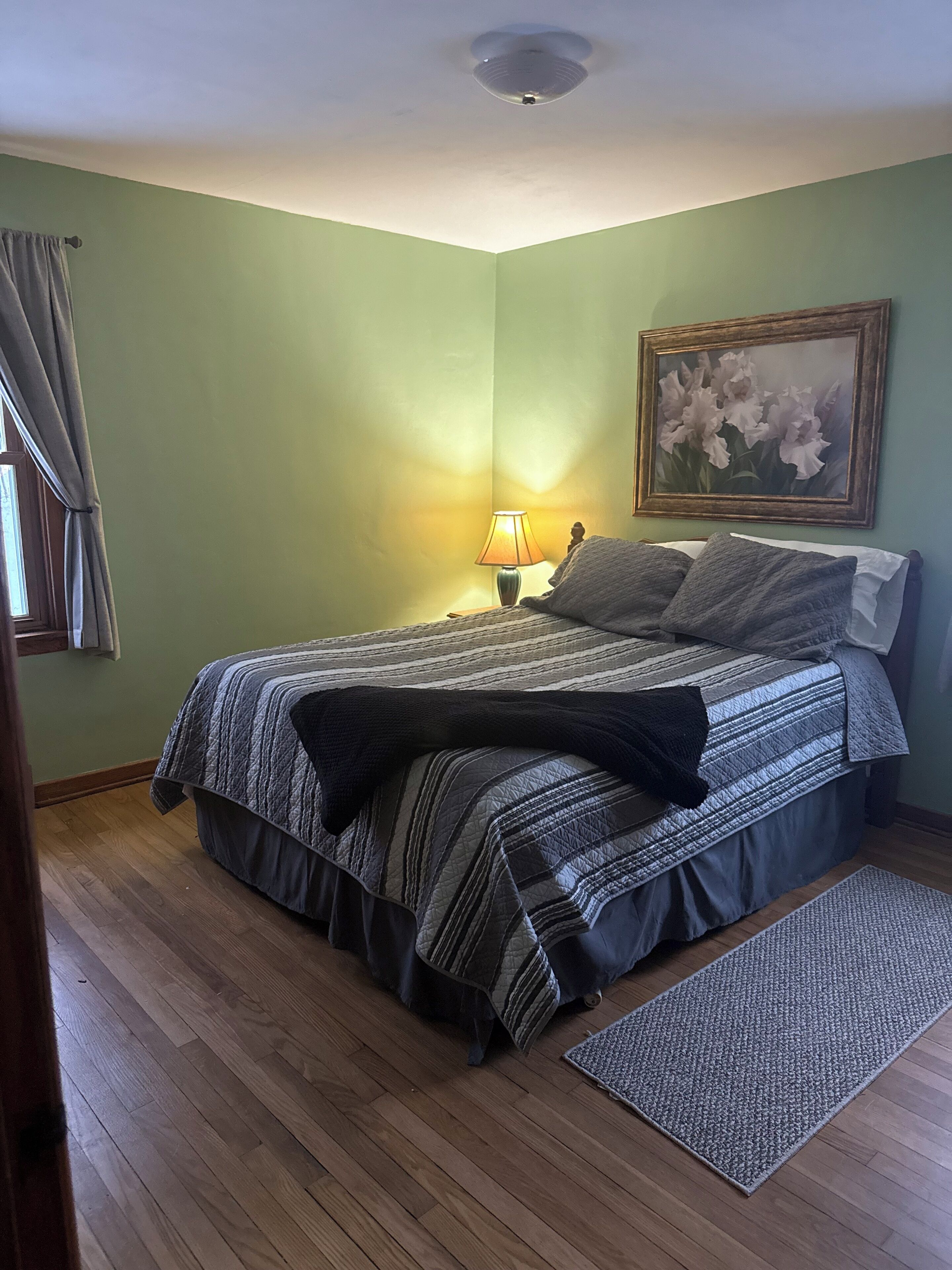 3 slaapkamers, een strijkplank/strijkijzer, wifi, beddengoed