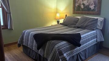 3 slaapkamers, een strijkplank/strijkijzer, wifi, beddengoed