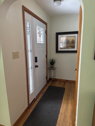 Cozy 3-bedroom bungalow in quiet Stoneboro. 1 mile off 79.