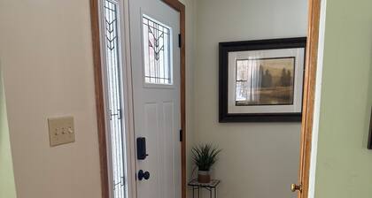 Cozy 3-bedroom bungalow in quiet Stoneboro. 1 mile off 79.