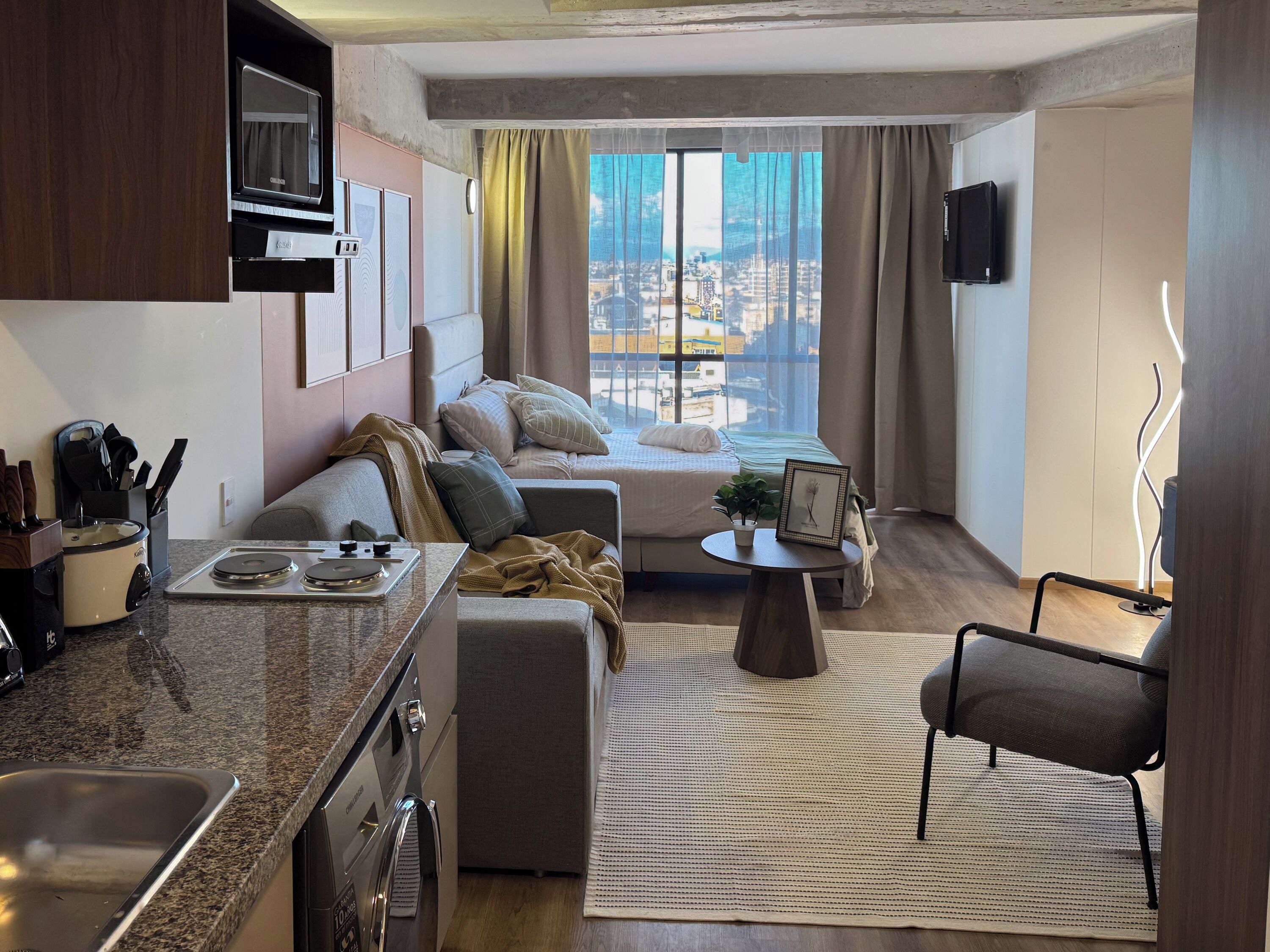 Deluxe Apartment, 1 Double Bed, Kitchen, City View | Living area