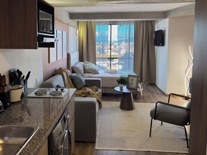 Design Loft, 1 Double Bed, Kitchen, City View | Living area | Smart TV - C60 Rentals (Bogotá)