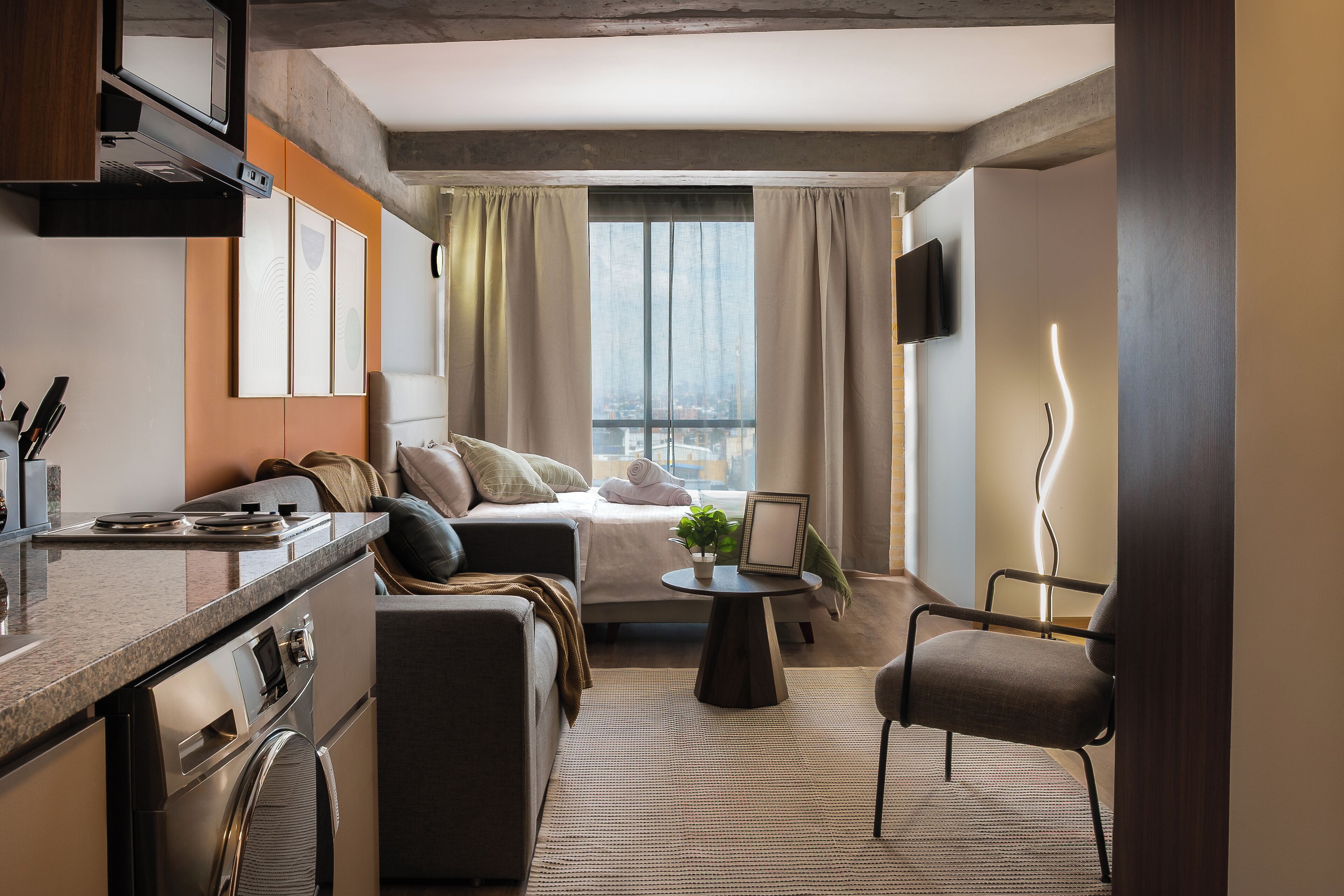 時尚樓中樓客房, 1 張標準雙人床, 廚房, 城市景 | 高級寢具、遮光窗簾/窗簾、熨斗/熨衫板、免費 Wi-Fi
