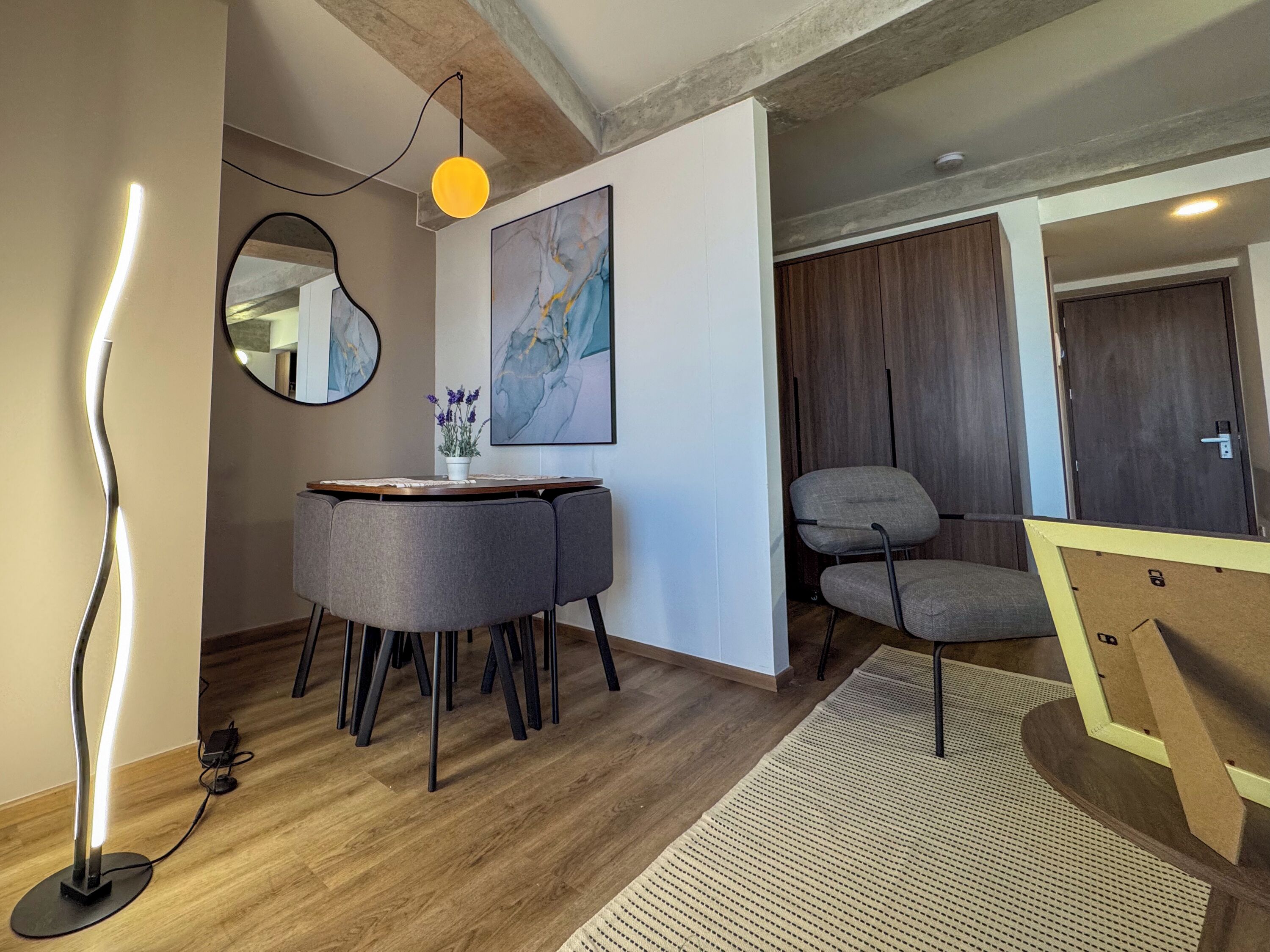 Apartamento Deluxe, 1 cama doble, cocina, vistas a la ciudad | Zona de estar