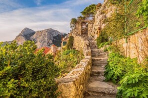 Property grounds - Relaxing holiday near Omiš (Naklice,Omiš)