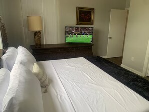 4 bedrooms, iron/ironing board, WiFi, bed sheets