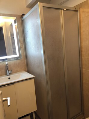 Hair dryer, toilet paper - Studio in Provence, 5 minutes from Gréoux les Bains. (Saint-Martin-de-Brômes)