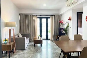 Egyptian cotton sheets, premium bedding, down duvets - Nova D'mension Luxury Vacation Residence (Cau Ong Lanh)