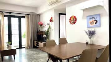 Egyptian cotton sheets, premium bedding, down comforters