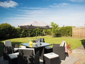 Outdoor dining - The Granary, Engollan (Wadebridge)