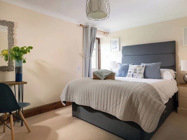3 bedrooms, individually decorated, individually furnished, free WiFi - The Granary, Engollan (Wadebridge)