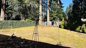 Property grounds - Peacock Perch - A perfect 3-bedroom house with AC in awesome Lake Oswego (Lake Oswego)