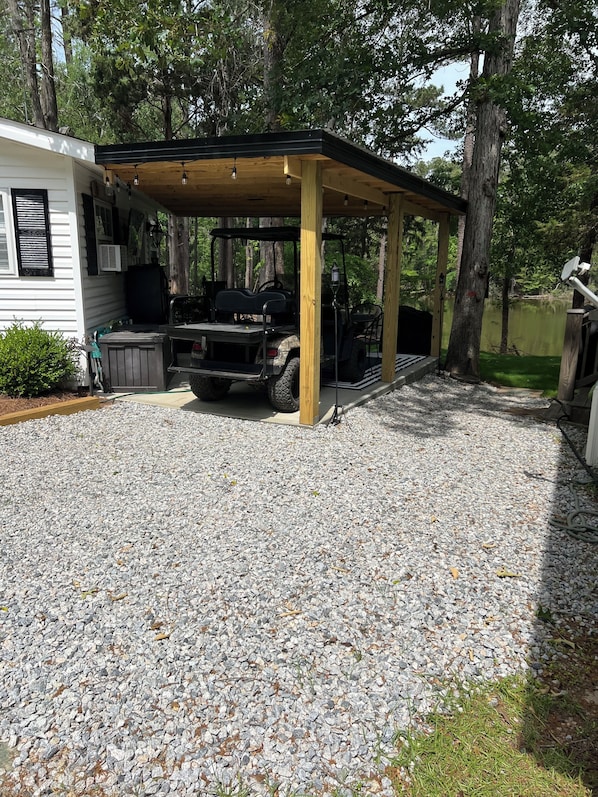 Property grounds - Cozy 1 bedroom Lake House, Thomson with AC. Perfect for fishermen. (Thomson)