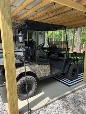 Property grounds - Cozy 1 bedroom Lake House, Thomson with AC. Perfect for fishermen. (Thomson)