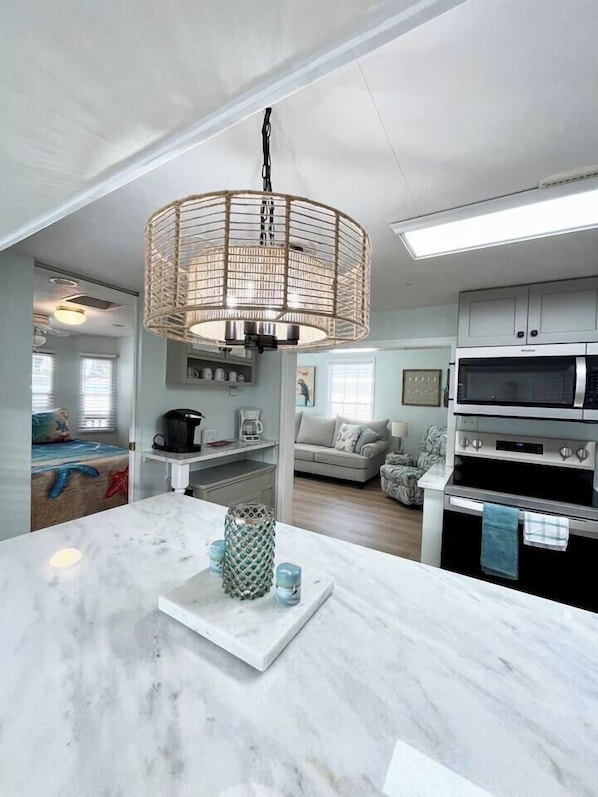 Fridge, microwave, oven, stovetop - 1433A The Joyful Shore (Myrtle Beach)